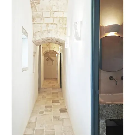 Trulli Pietra Rossa * أوستوني